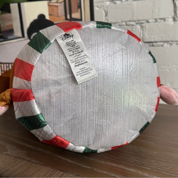 Disney Mickey Mouse Peppermint Bark Cupcake Munchling - Picture 8 of 9